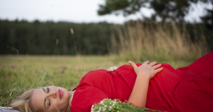 side-view-pregnant-woman-spending-time-outdoors